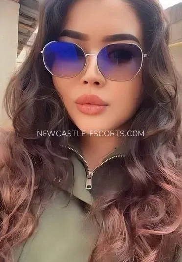 Newcastle escorts Abril — 4