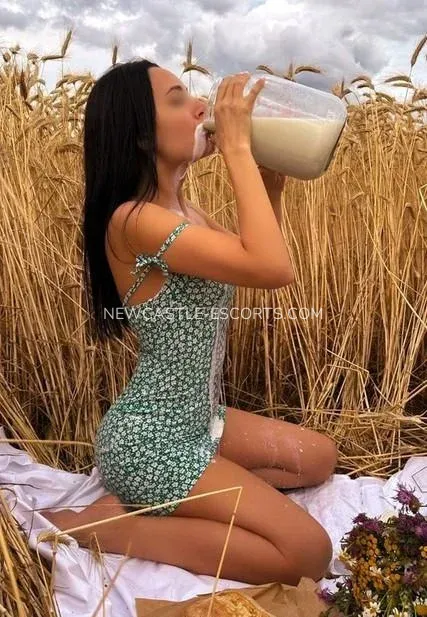 Newcastle escorts Dakota — 6