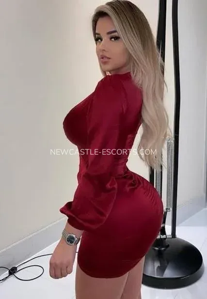 Newcastle escorts Chelsea — 4