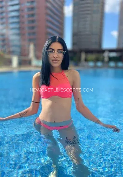 Newcastle escorts Paris — 1