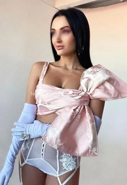 Newcastle escorts Dakota — 2