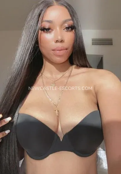 Newcastle escorts Abril — 4
